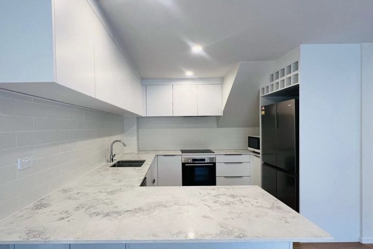 Photo of property in 5/11 Rengarenga Rise, Fairview Heights, Auckland, 0632