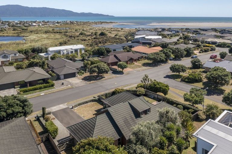Photo of property in 6 Kotuku Drive, Paraparaumu Beach, Paraparaumu, 5032