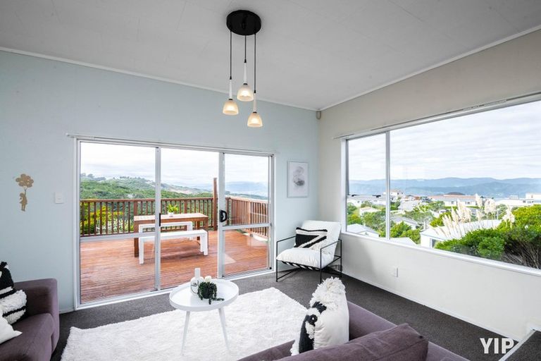 Photo of property in 21 Sunhaven Drive, Newlands, Wellington, 6037