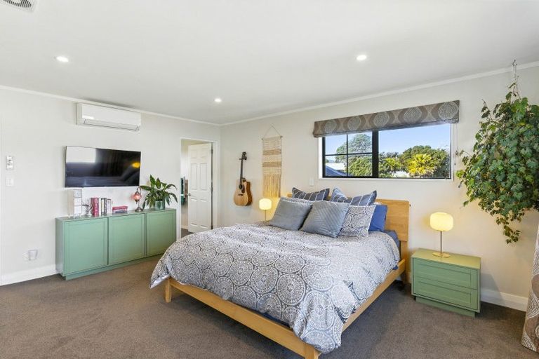 Photo of property in 42 Hicks Crescent, Waikanae Beach, Waikanae, 5036