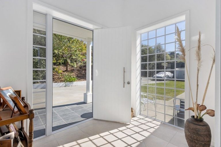Photo of property in 115 Kent Terrace, Taradale, Napier, 4112