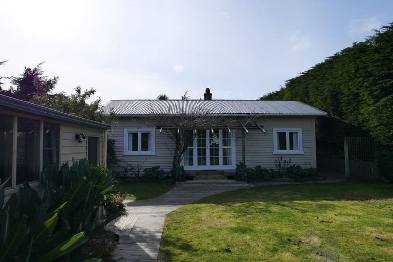 Photo of property in 3 Hemara Street, Waikanae Beach, Waikanae, 5036