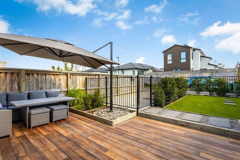 Photo of property in 15 Pakoro Close, Hobsonville, Auckland, 0618