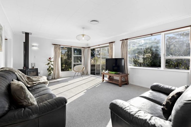 Photo of property in 48 Thurleigh Grove, Karori, Wellington, 6012