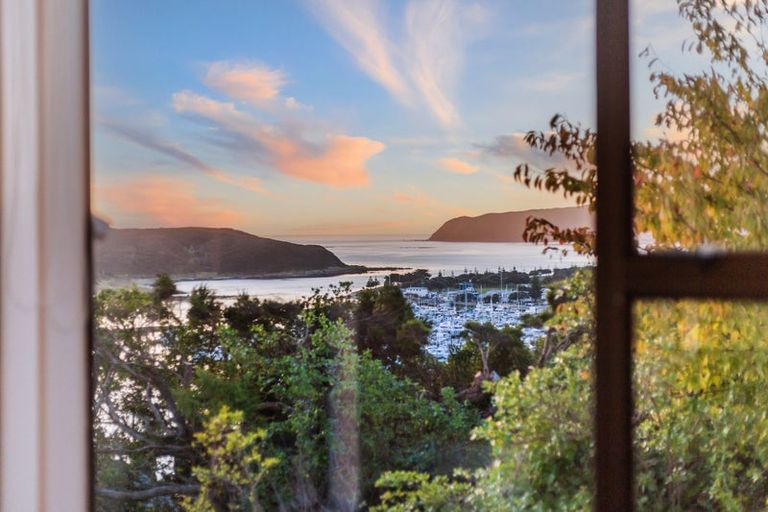 Photo of property in 47 Kiriwai Road, Paremata, Porirua, 5024