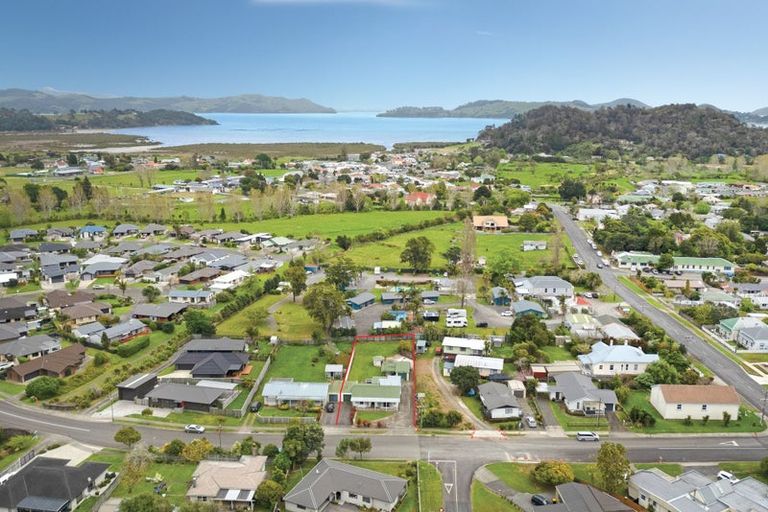 Photo of property in 35 Victoria Street, Coromandel, 3506