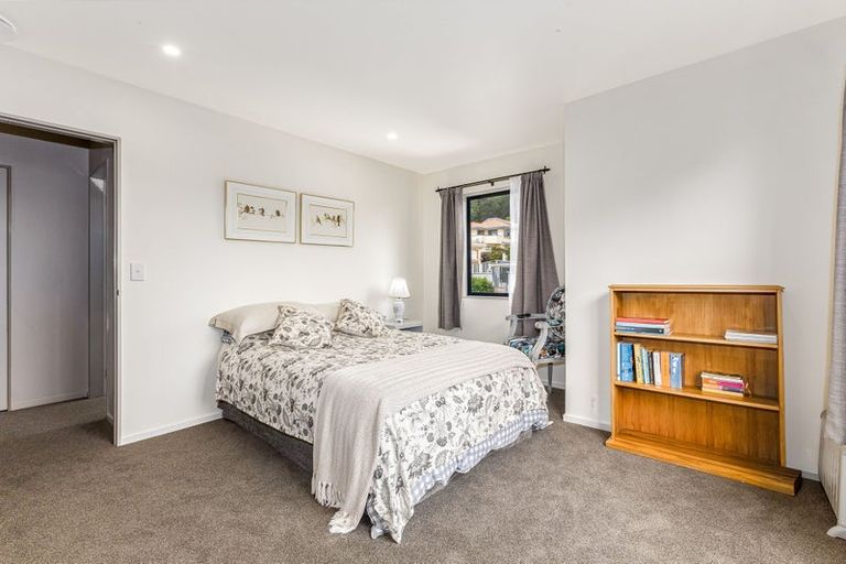 Photo of property in 11 Glengavel Grove, Papakowhai, Porirua, 5024