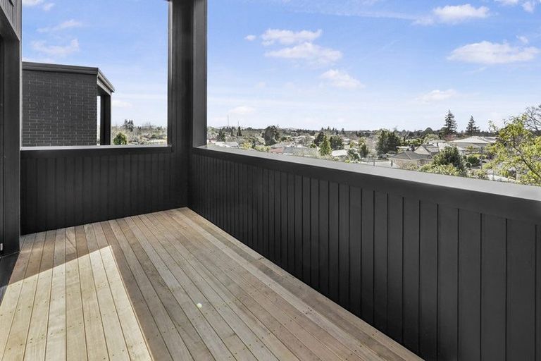 Photo of property in 7u4 Tarbett Road, Hillcrest, Hamilton, 3216