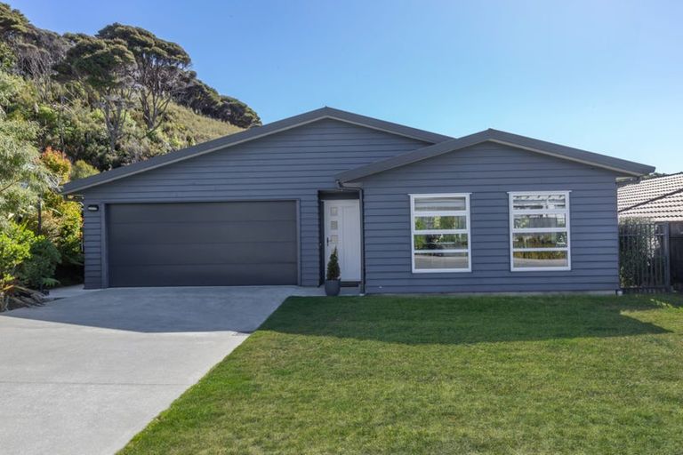 Photo of property in 6 Spritsail Place, Whitby, Porirua, 5024