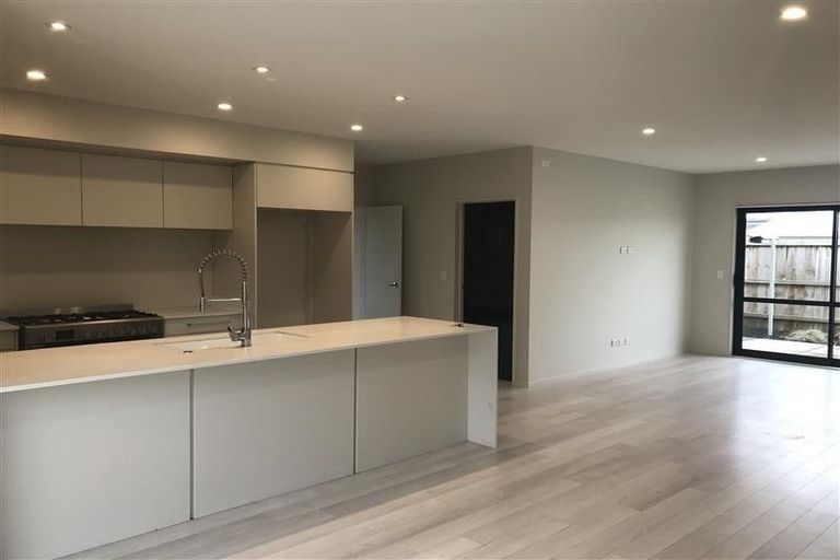 Photo of property in 8 Gelderland Way, Karaka, Papakura, 2113