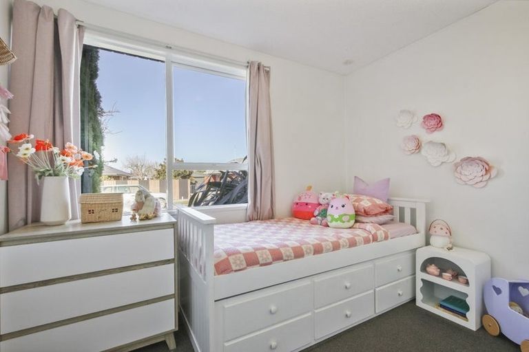 Photo of property in 2 Watson Place, Rangiora, 7400