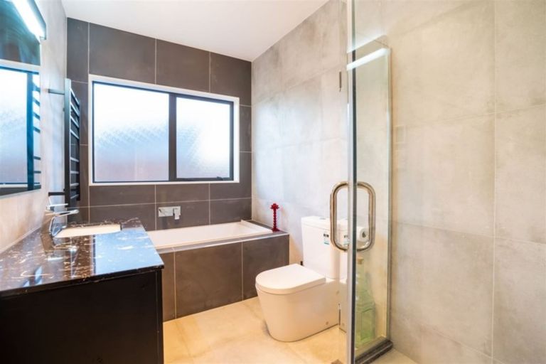 Photo of property in 16 Kauri Drive, Waiuku, 2123