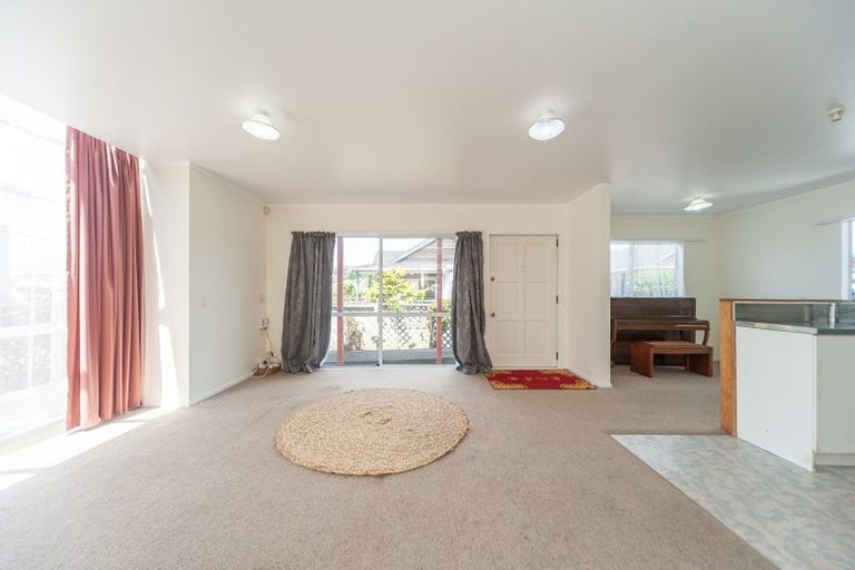 Photo of property in 2 Macalister Place, Miramar, Wellington, 6022