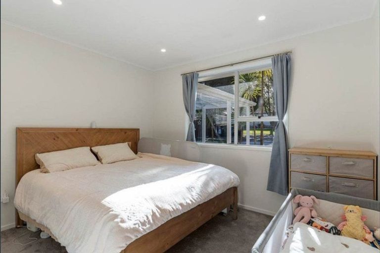 Photo of property in 38 Sunline Avenue, Massey, Auckland, 0614