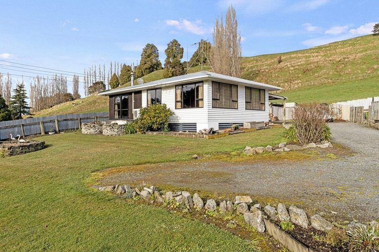 Photo of property in 67 Ongo Road, Hunterville, 4730