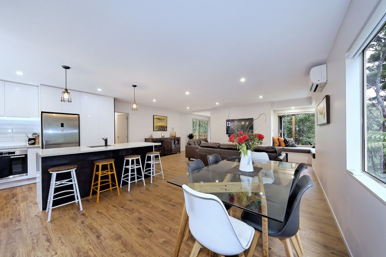 Photo of property in 53a Onedin Place, Titirangi, Auckland, 0604