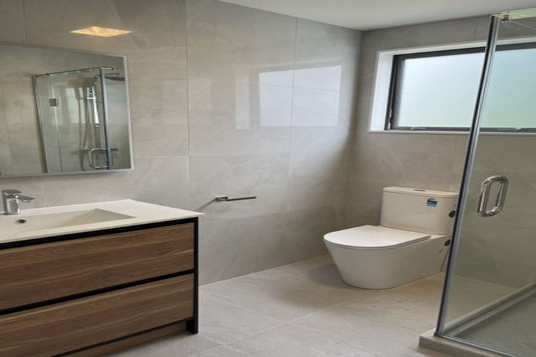 Photo of property in 26a Oreil Avenue, West Harbour, 0618