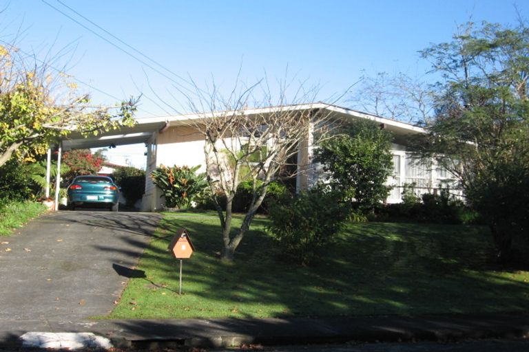 Photo of property in 6 Clendon Place, Manurewa, Auckland, 2102
