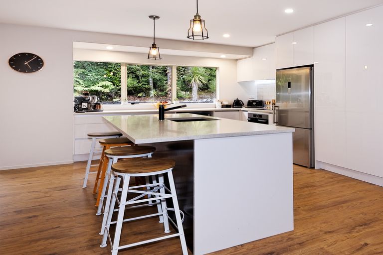 Photo of property in 53a Onedin Place, Titirangi, Auckland, 0604