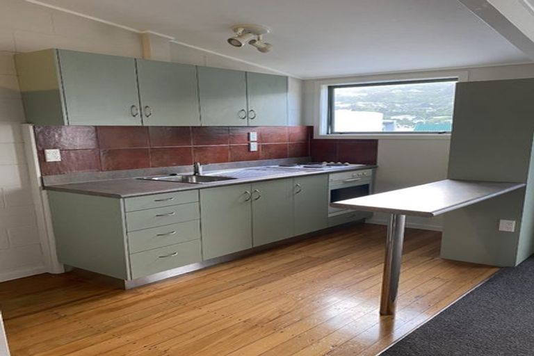 Photo of property in 21f7 Collins Avenue, Tawa, Wellington, 5028