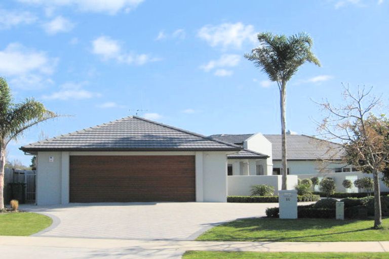 Photo of property in 16 Saint Heliers Place, Papamoa Beach, Papamoa, 3118