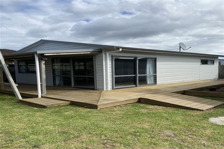 Photo of property in 32 Grove Road, Papakura, 2110