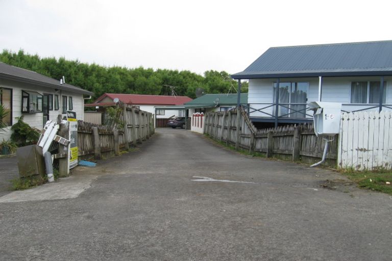 Photo of property in 2/5 Malaspina Place, Papatoetoe, Auckland, 2025