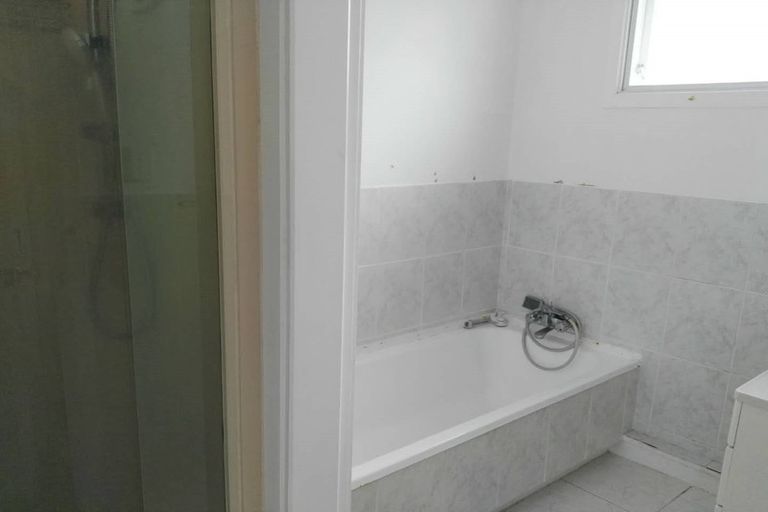 Photo of property in 96 Pupuke Road, Hillcrest, Auckland, 0627