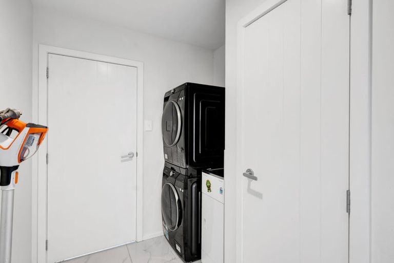 Photo of property in 4 Vardon Way, Waiwhakaiho, New Plymouth, 4312