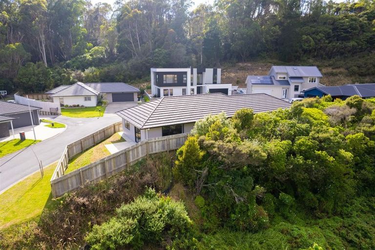 Photo of property in 8 Hull Place, Whitby, Porirua, 5024