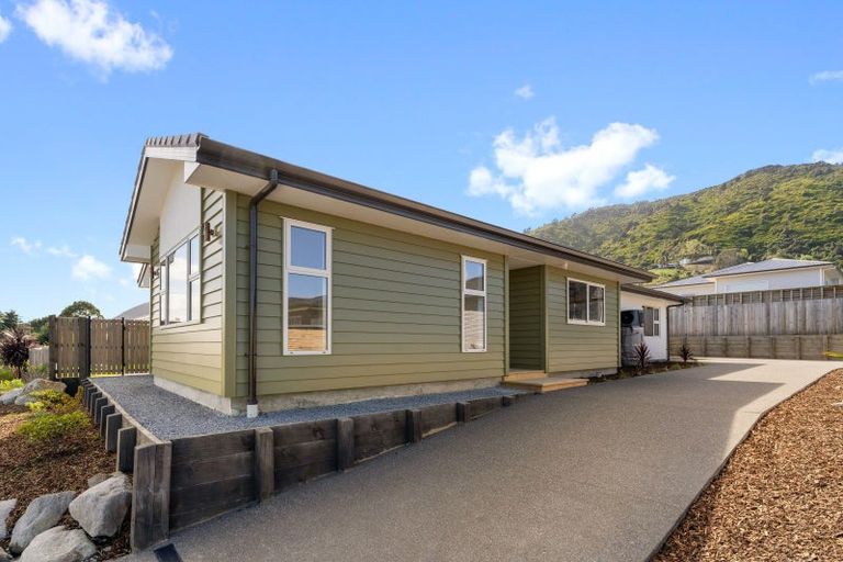 Photo of property in 30 Huia Street, Waikanae, 5036