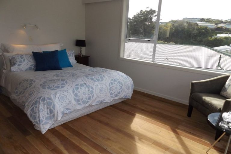 Photo of property in 6 Link Road, Newlands, Wellington, 6037