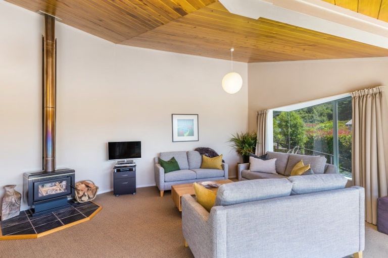Photo of property in 7 Te Urunga Place, Acacia Bay, Taupo, 3330