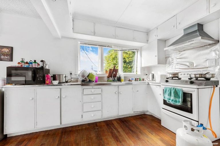 Photo of property in 12 Mason Street, New Lynn, Auckland, 0600