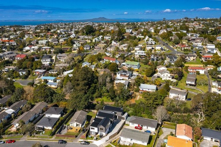 Photo of property in 24b Scarlock Avenue, Browns Bay, Auckland, 0630