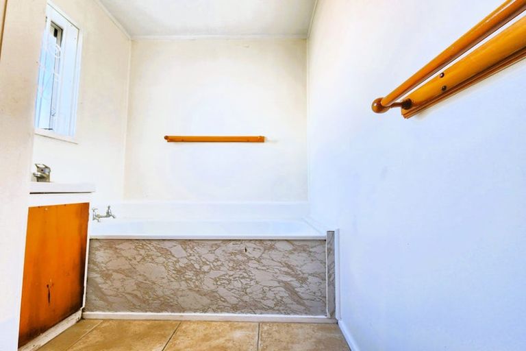 Photo of property in 26 Tamaki Bay Drive, Pakuranga, Auckland, 2010
