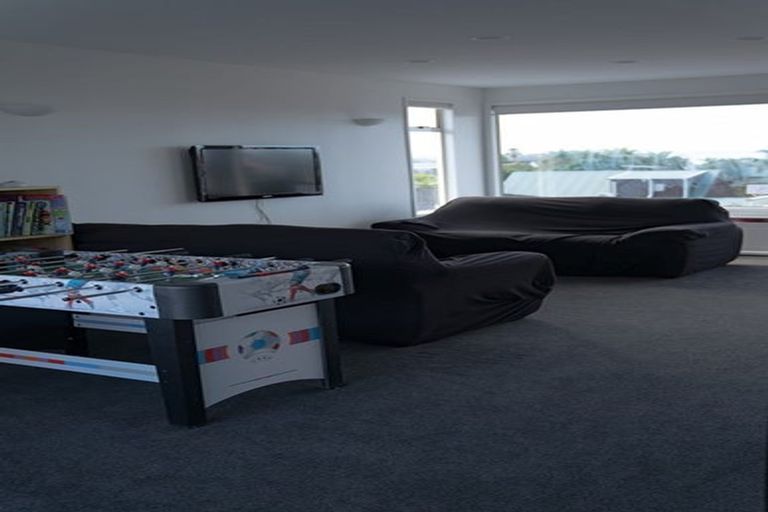 Photo of property in 1/2 Ocean View Road, Milford, Auckland, 0620