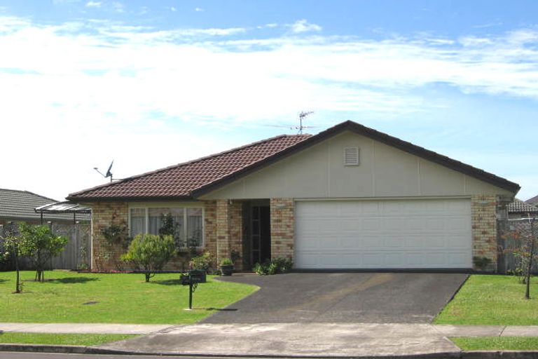 Photo of property in 15 Hillwell Drive, Henderson, Auckland, 0612