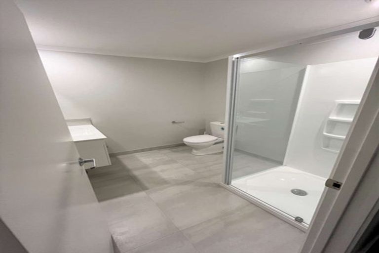 Photo of property in 72 Papatupu Way, Kumeu, 0810