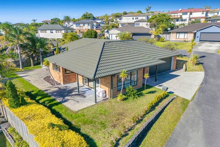 Photo of property in 19 Black Teal Close, Unsworth Heights, Auckland, 0632