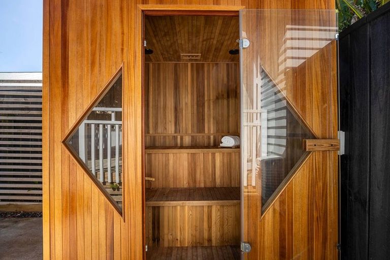 Photo of property in 107 Fulford Street, New Plymouth, 4310