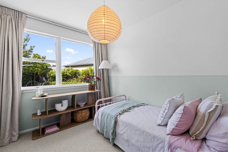 Photo of property in 21 Woodstock Place, Russley, Christchurch, 8042