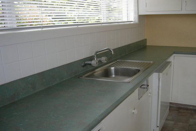 Photo of property in 77 Memorial Avenue, Ilam, Christchurch, 8053