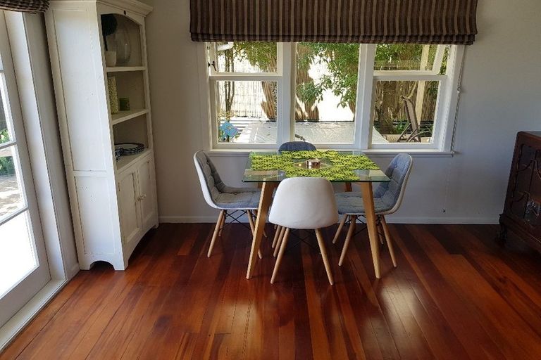 Photo of property in 37 Edmonton Road, Henderson, Auckland, 0612