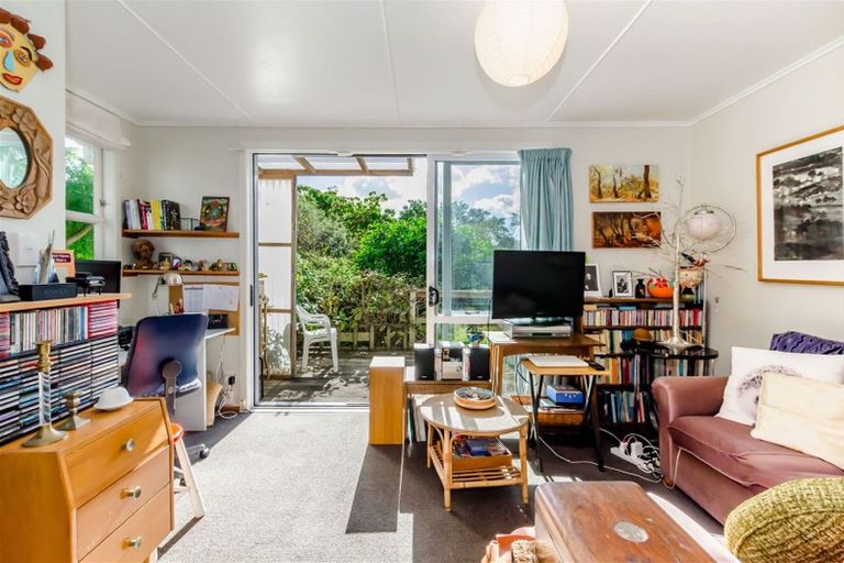 Photo of property in 15 Te Miti Street, Paekakariki, 5034