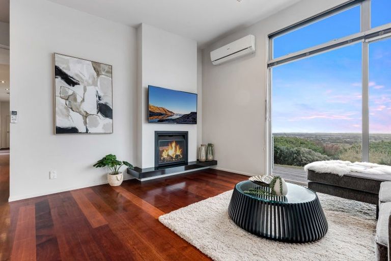 Photo of property in 47 Harry Dreadon Road, Opaheke, Papakura, 2584