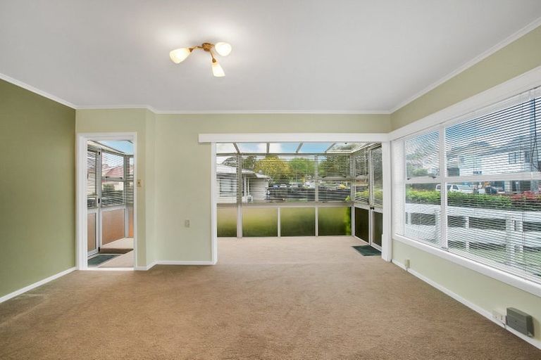 Photo of property in 1/42 Chartwell Avenue, Glenfield, Auckland, 0629