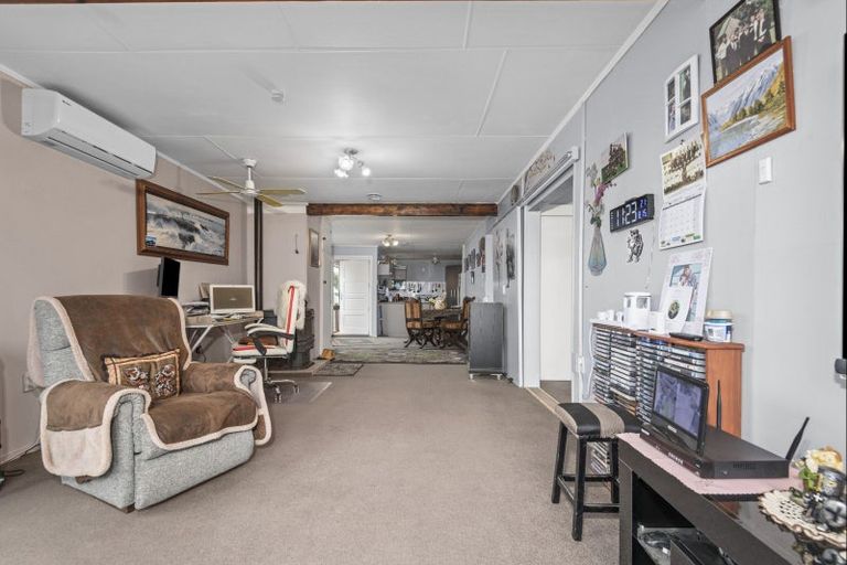 Photo of property in 4 Ngahina Street, Marton, 4710