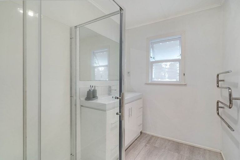 Photo of property in 54 Matipo Road, Te Atatu Peninsula, Auckland, 0610