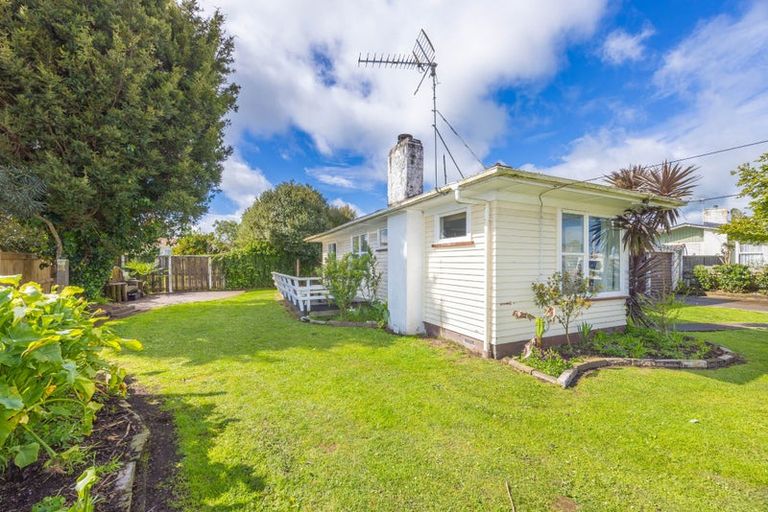 Photo of property in 16 Thornton Place, Melville, Hamilton, 3206